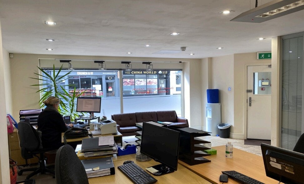 97-98 Church St, Brighton for lease - Interior Photo - Image 3 of 3