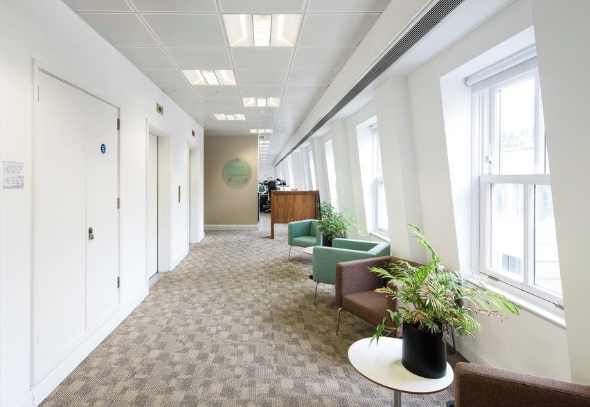 21-26 Garlick Hl, London for lease - Interior Photo - Image 3 of 13