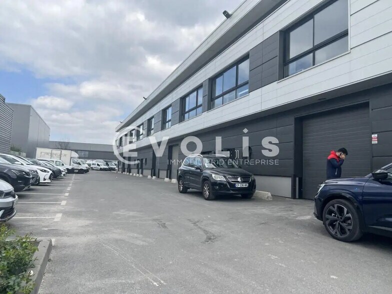 Flex in Les Pavillons-sous-Bois for lease - Building Photo - Image 2 of 3