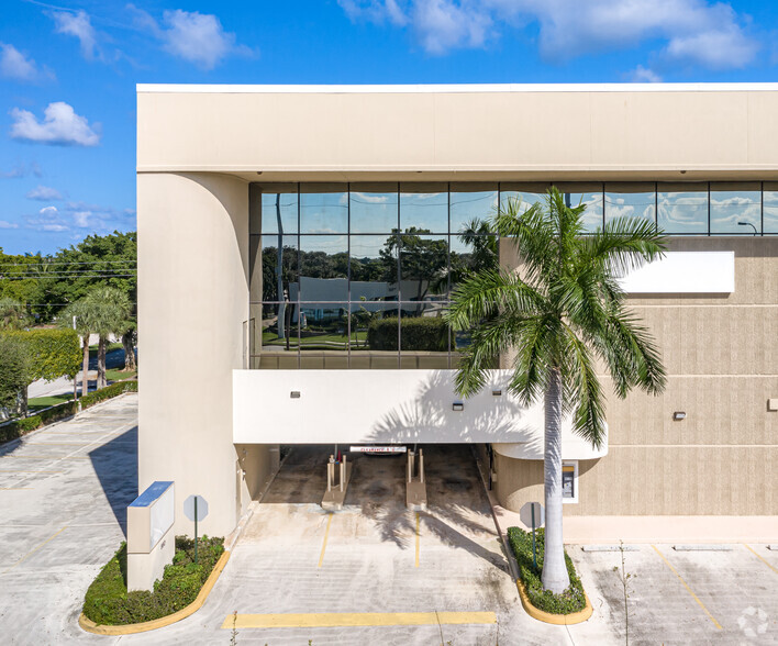 660 US 1 Hwy, North Palm Beach, FL for lease - Building Photo - Image 3 of 10