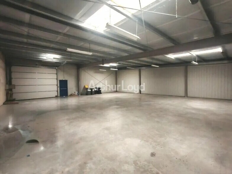 Flex in Gueux for lease - Interior Photo - Image 3 of 10