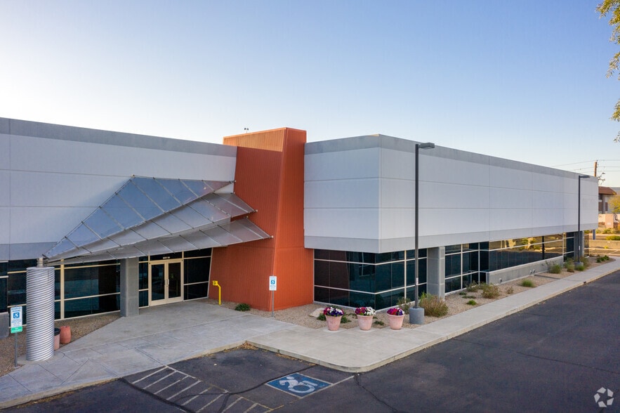 2101 W Peoria Ave, Phoenix, AZ for lease - Building Photo - Image 2 of 17