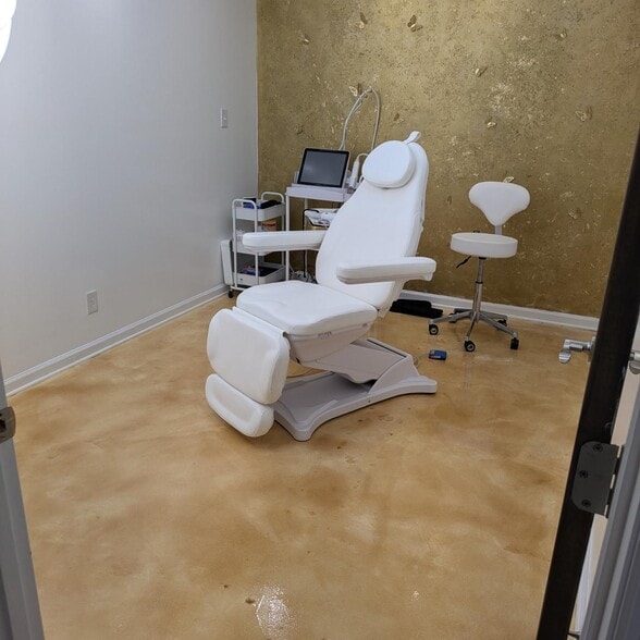 1051 Johnnie Dodds Blvd, Mount Pleasant, SC for sale - Building Photo - Image 3 of 19