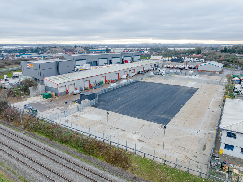 Botany Way, Purfleet for lease - Building Photo - Image 1 of 5