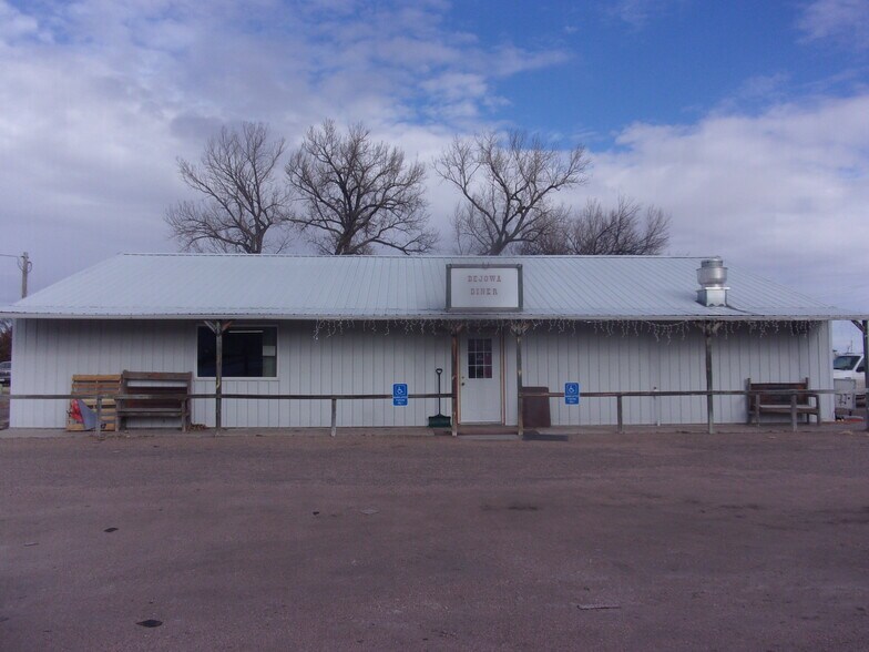 503 3rd St, Stapleton, NE for sale - Primary Photo - Image 1 of 1