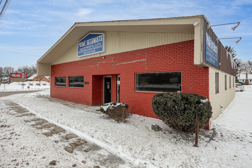 7261 Gratiot Rd, Saginaw, MI for sale - Building Photo - Image 2 of 26