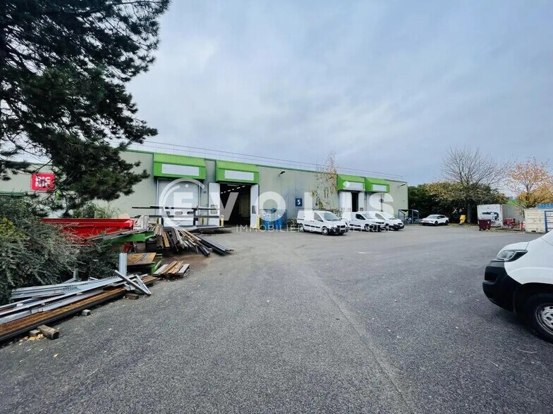 Flex in Saint-Thibault-des-Vignes for lease - Building Photo - Image 1 of 8