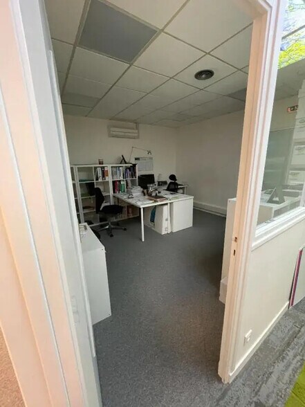 Office in Brest for lease - Building Photo - Image 2 of 4