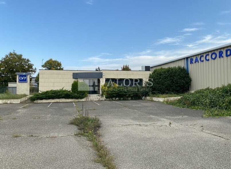 Flex in Saint-Quentin-Fallavier for sale - Building Photo - Image 1 of 12