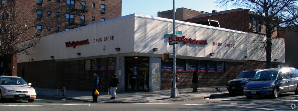 33-55 Crescent St, Long Island City, NY for sale - Building Photo - Image 1 of 1