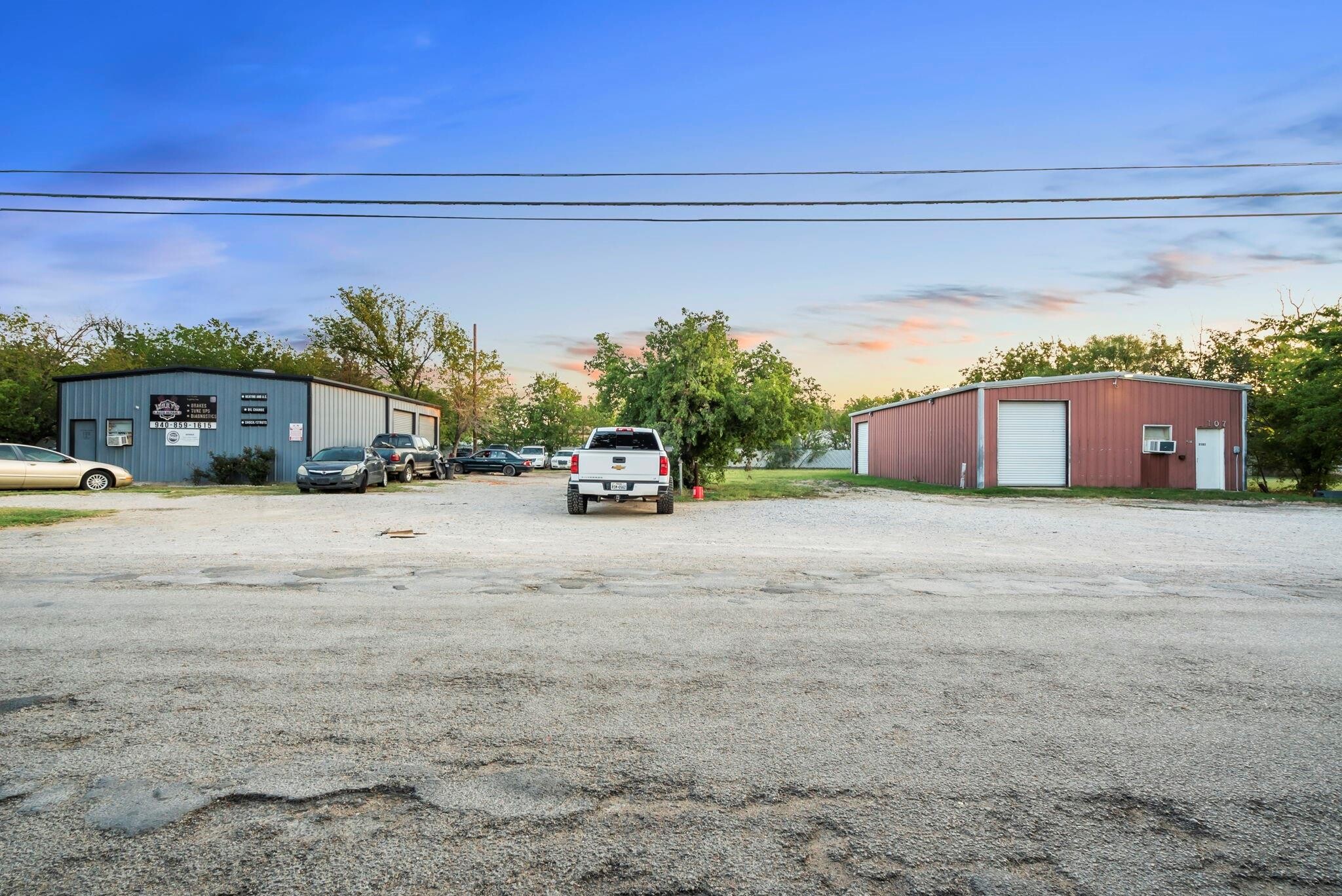 2105 NE 2nd St, Mineral Wells, TX for sale Primary Photo- Image 1 of 19