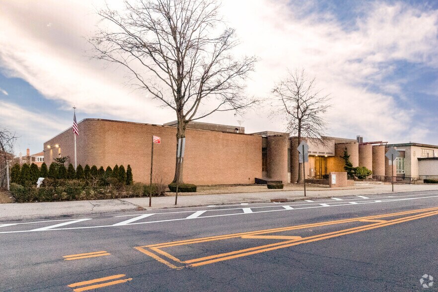 156-45 84 St, Howard Beach, NY for lease - Building Photo - Image 1 of 6