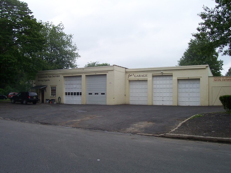 64 Hillman Ave, Ewing, NJ for sale - Primary Photo - Image 1 of 1