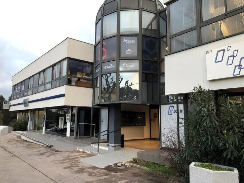 Office in for lease - Building Photo - Image 3 of 7