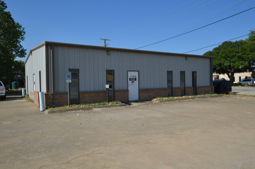 1726 Commerce St, Garland, TX for lease - Building Photo - Image 1 of 5