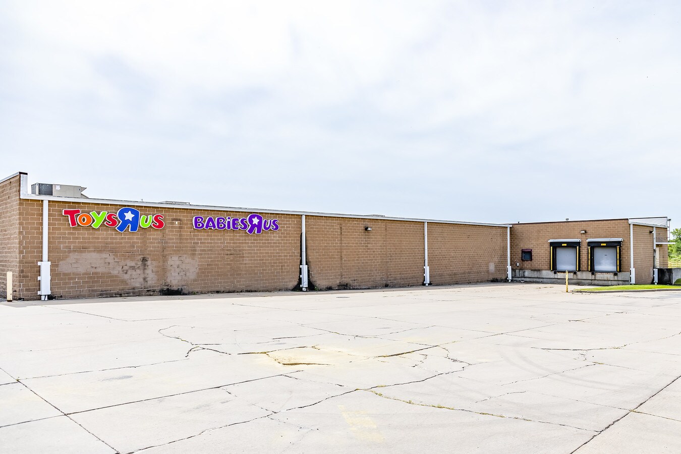 24252439 Wiley Blvd SW, Cedar Rapids, IA 52404