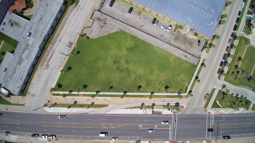 2102 Seawall Blvd, Galveston, TX for sale - Aerial - Image 3 of 6