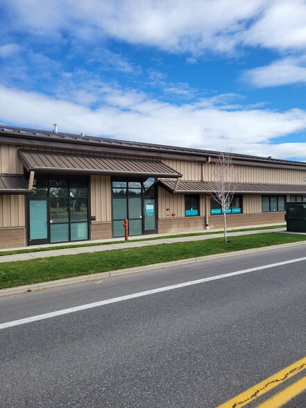 61438 American Ln, Bend, OR for sale - Building Photo - Image 1 of 1