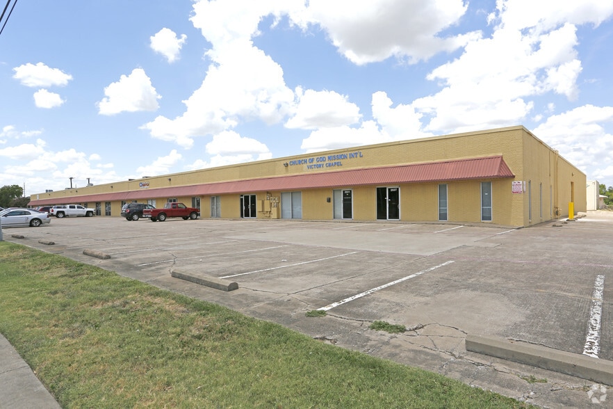 2637-2677 Forest Ln, Garland, TX for sale - Primary Photo - Image 1 of 1