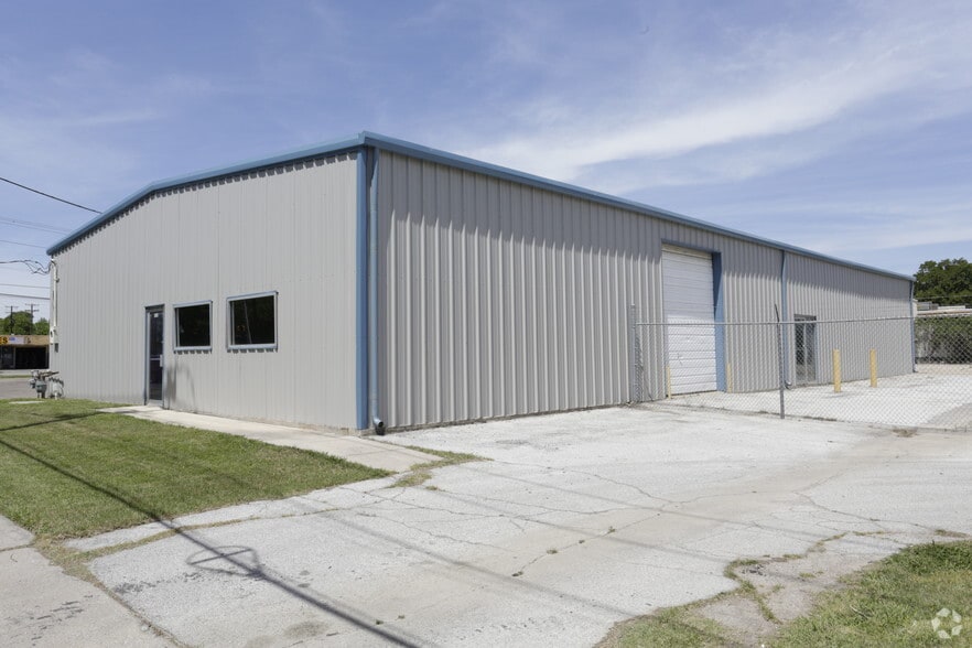 417 E Pioneer Dr, Irving, TX for sale - Primary Photo - Image 1 of 1