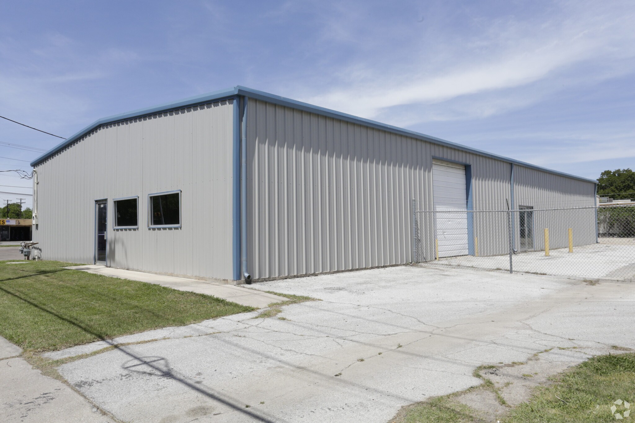 417 E Pioneer Dr, Irving, TX for sale Primary Photo- Image 1 of 1