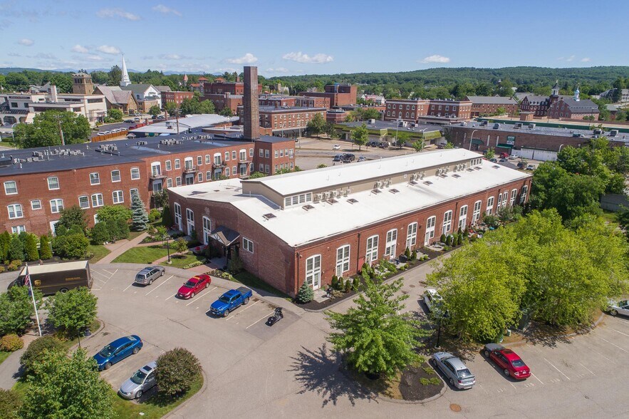 72 Landing Ln, Laconia, NH for sale - Primary Photo - Image 1 of 1