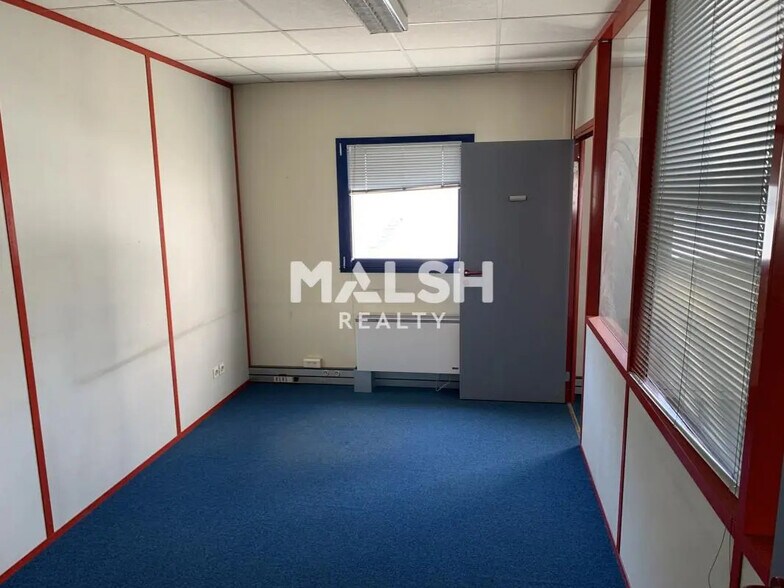 Office in Villeurbanne for lease - Building Photo - Image 3 of 13