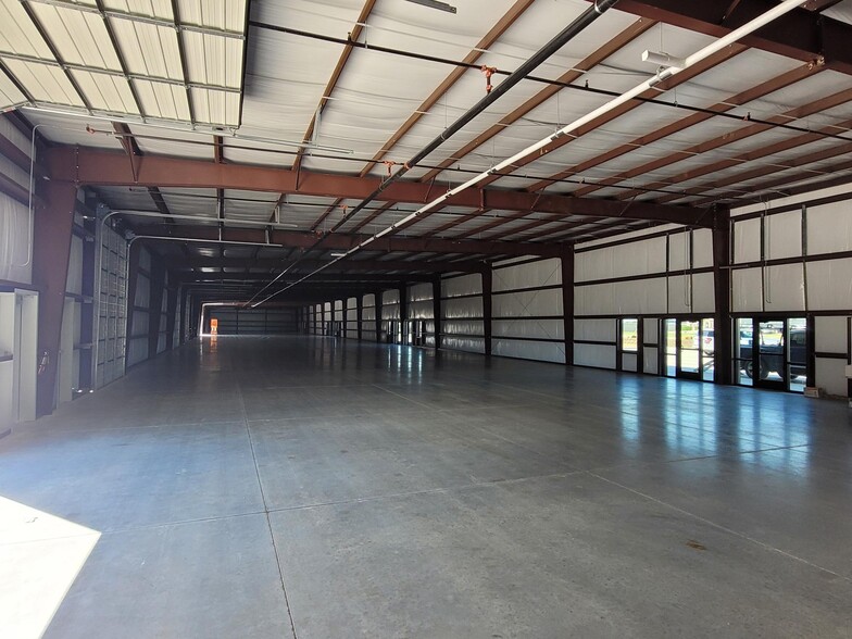 110 Holmes Rd, Liberty Hill, TX for lease - Interior Photo - Image 3 of 9