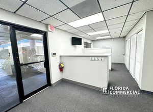 907-943 SE Central Pky, Stuart, FL for lease Interior Photo- Image 2 of 8
