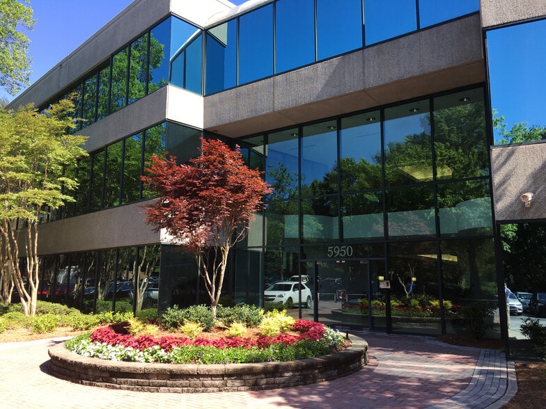 5950 Live Oak Pky, Norcross, GA for lease - Building Photo - Image 2 of 29