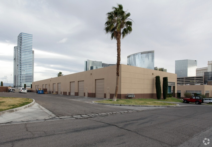 3105-3137 W Tompkins Ave, Las Vegas, NV for lease - Building Photo - Image 3 of 6
