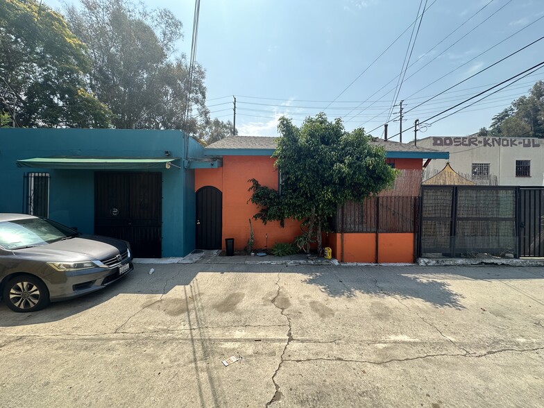 2715 Fruitdale St, Los Angeles, CA for lease - Building Photo - Image 3 of 17