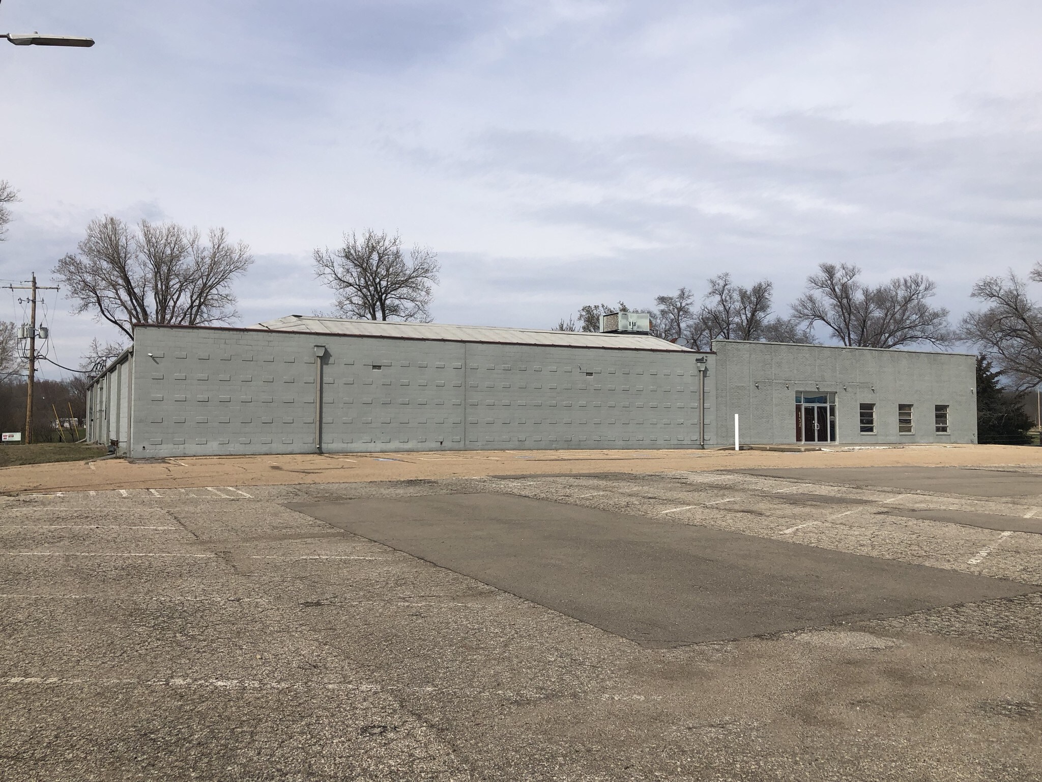 200 NE US 24 Hwy, Topeka, KS for sale Building Photo- Image 1 of 1