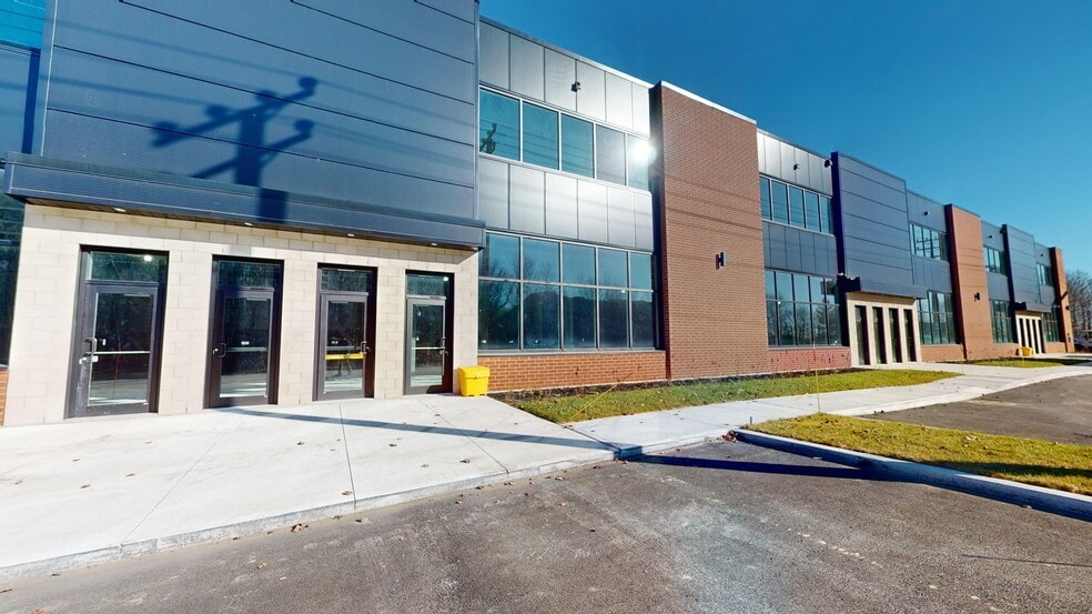 100 Blvd Jean-Baptiste-Rolland O, Saint-jerome, QC for lease - Building Photo - Image 2 of 30