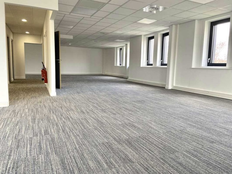 33 Avenue Du Docteur Georges Lévy, Vénissieux for lease - Interior Photo - Image 2 of 5