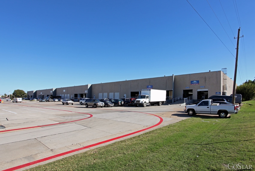 10702-10728 N Stemmons Fwy, Dallas, TX for lease - Building Photo - Image 3 of 3