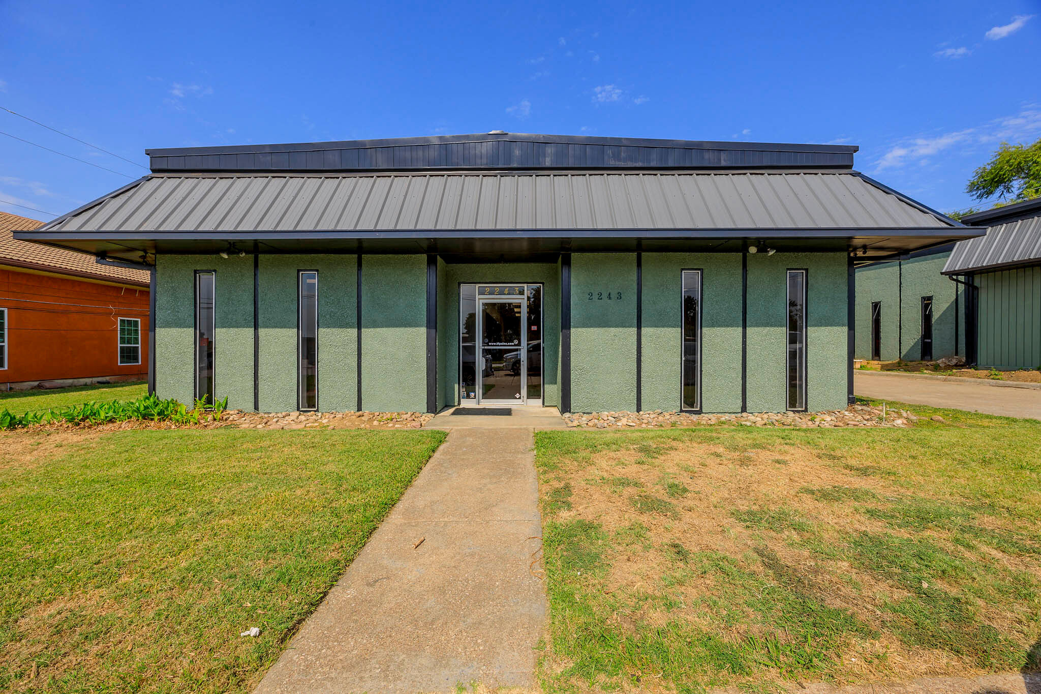 2243 Valwood Pky, Farmers Branch, TX for lease Building Photo- Image 1 of 17