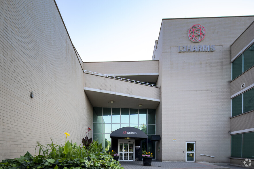 649 North Service Rd, Burlington, ON for sale - Building Photo - Image 2 of 7