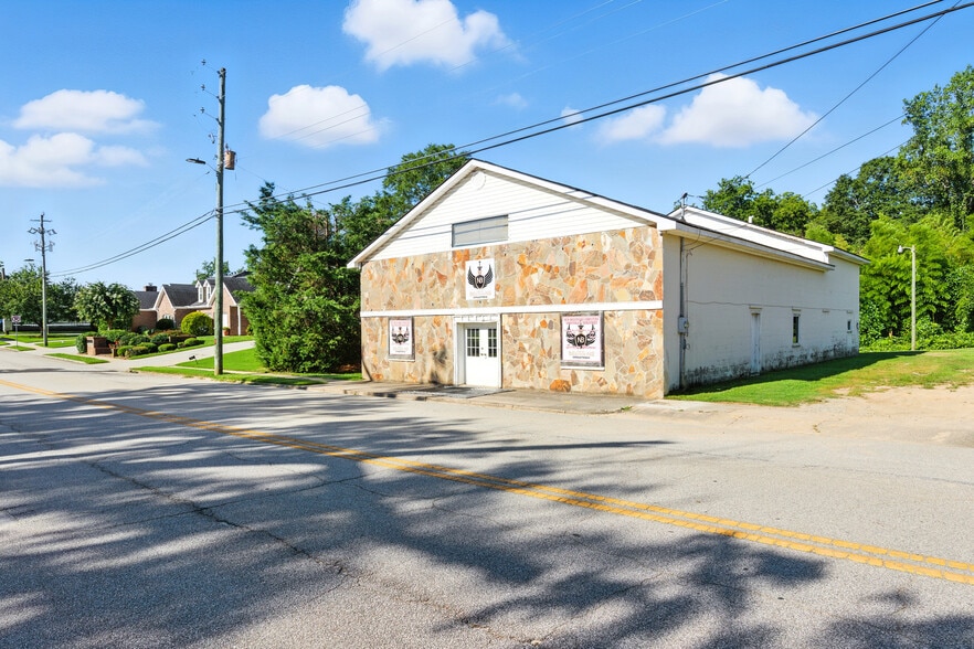 303 N Pond St, Toccoa, GA for sale - Building Photo - Image 1 of 38