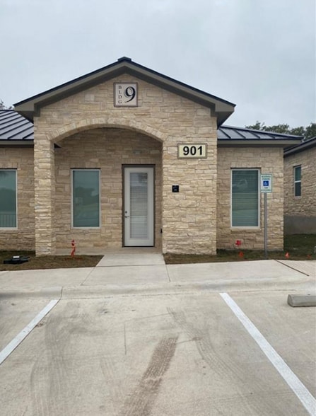 3000 Polar Ln, Cedar Park, TX for lease - Primary Photo - Image 1 of 16