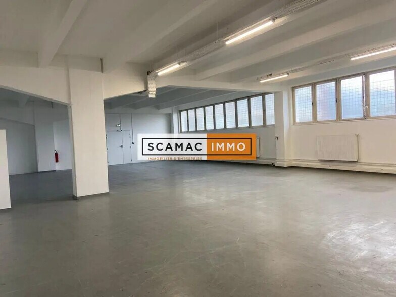 Flex in Vanves for lease - Interior Photo - Image 1 of 7