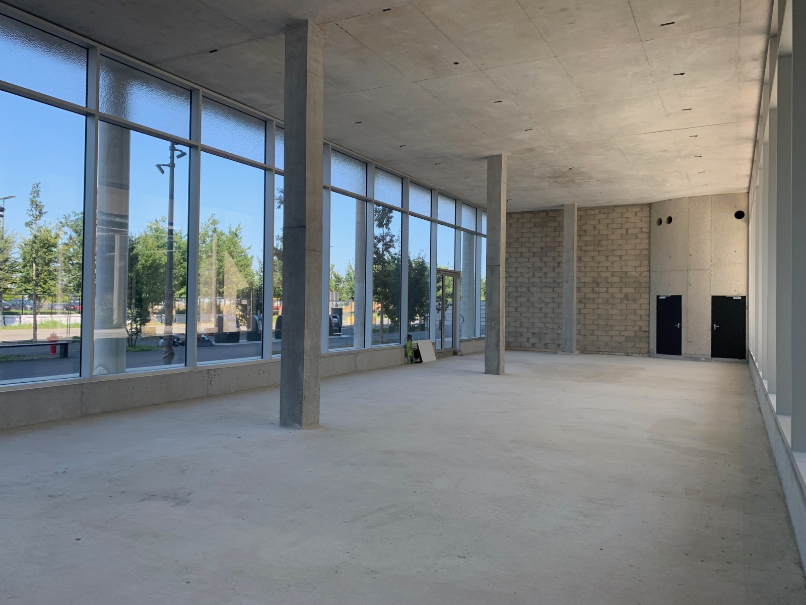 Retail in Palaiseau for lease Interior Photo- Image 1 of 4