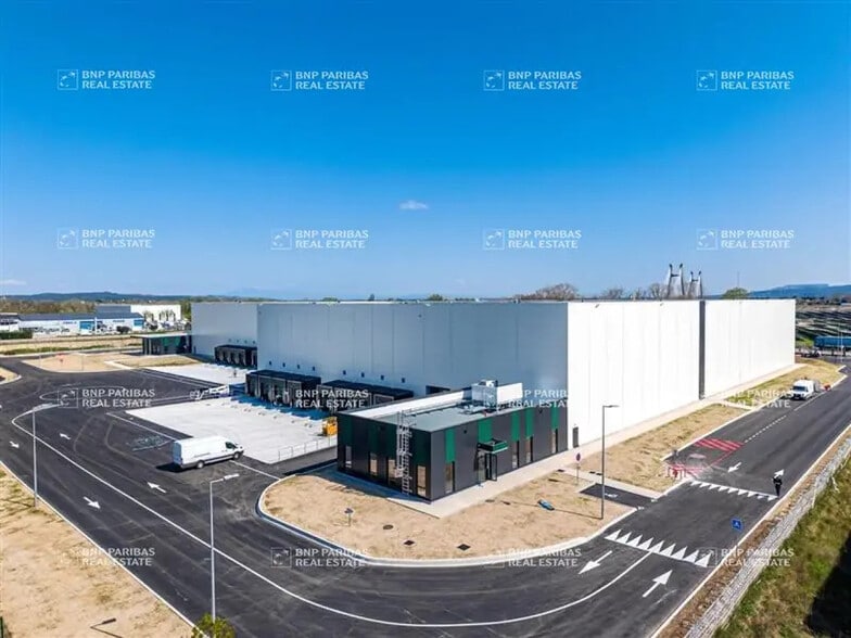 Industrial in Beaucaire for lease - Building Photo - Image 3 of 17