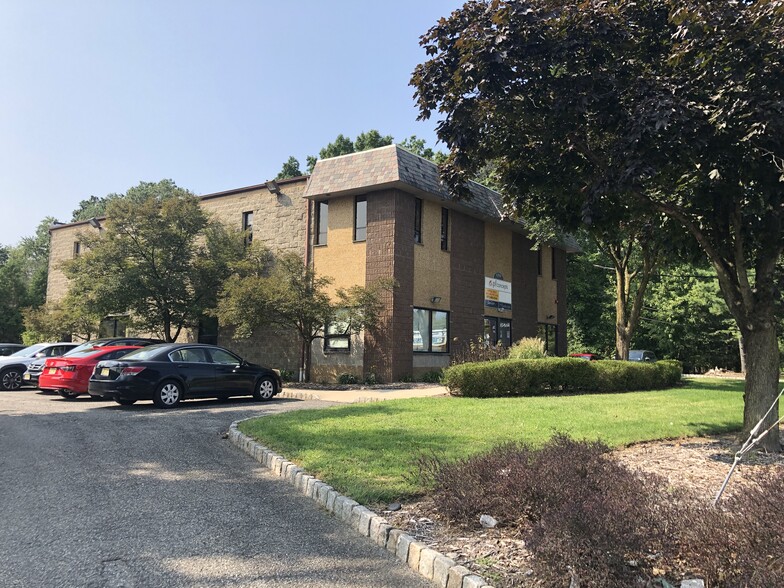 1260 Bloomfield Ave, Fairfield, NJ for lease - Building Photo - Image 1 of 21