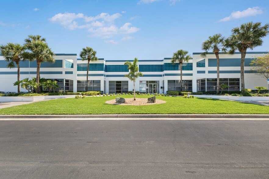 9535 Satellite Blvd, Orlando, FL for lease - Building Photo - Image 1 of 1