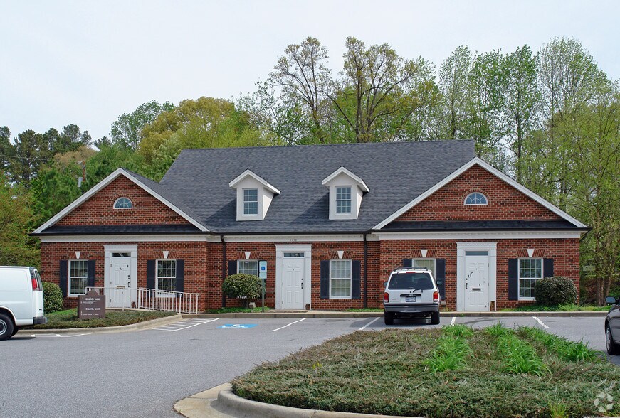 1430 C Old Lenoir Rd, Hickory, NC 28601 Offices at Lake Park
