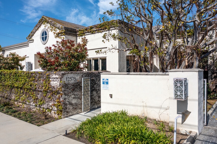 12575 Beatrice St, Los Angeles, CA for lease - Building Photo - Image 1 of 4