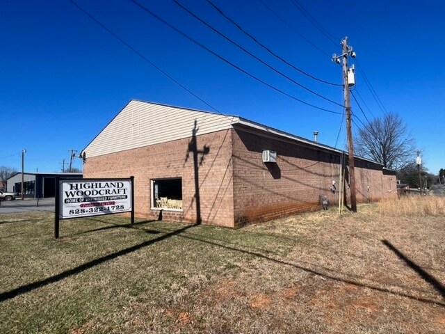 1223 Highland Ave NE, Hickory, NC for sale Primary Photo- Image 1 of 1