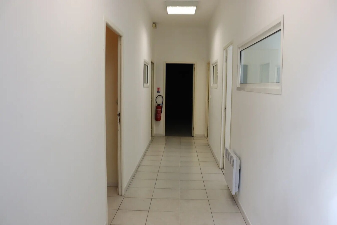 Salon-de-Provence, BDR 13300 -  -  - Interior Photo - Image 1 of 4