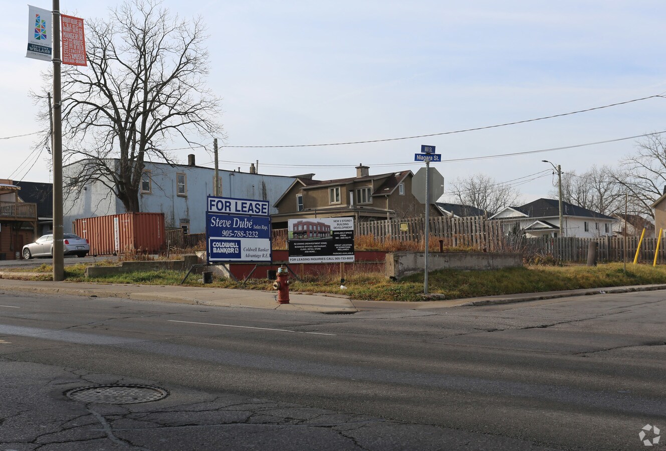 37 Niagara St, Welland, ON L3C 1H9